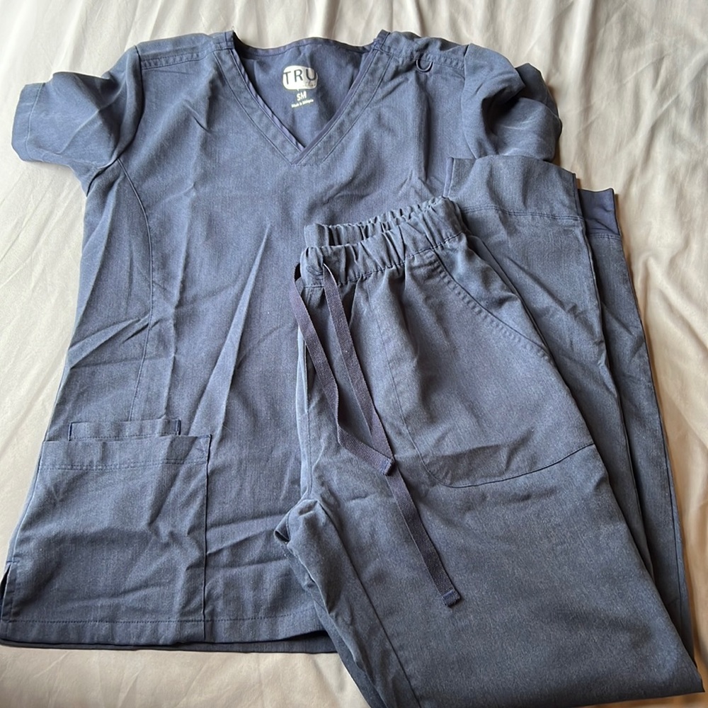 Tru heather small gray scrub set
